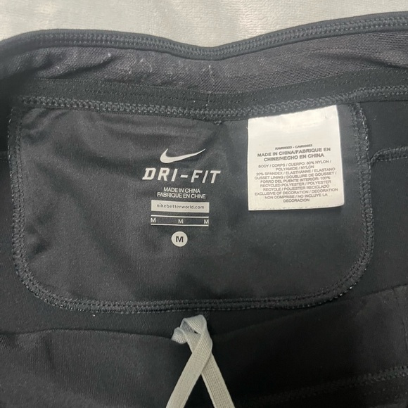 🌸Nike Black Leggings - Picture 3 of 8